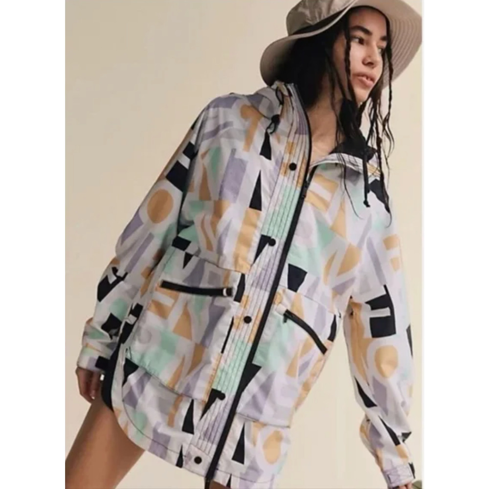 FREE PEOPLE FP MOVEMENT SINGIN' IN THE RAIN LOGO PRINTED PACKABLE JACKET COAT M